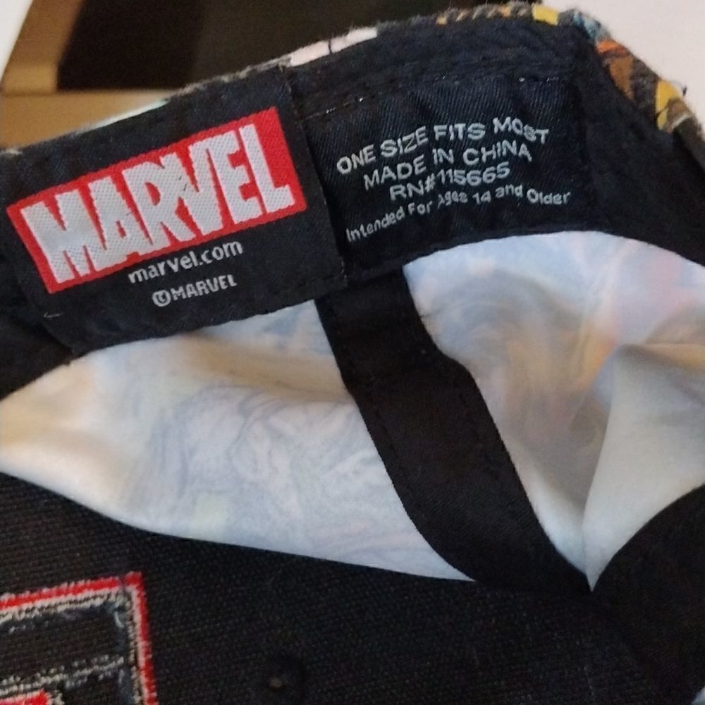Marvel hat - Picture 3 of 4